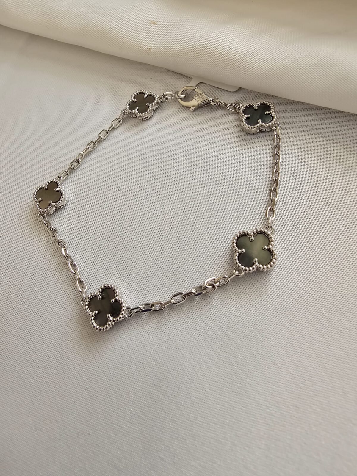 Van cleef modeli 5 yapraklı küçük yonca doğal taş sedef gri vca gümüş bileklik