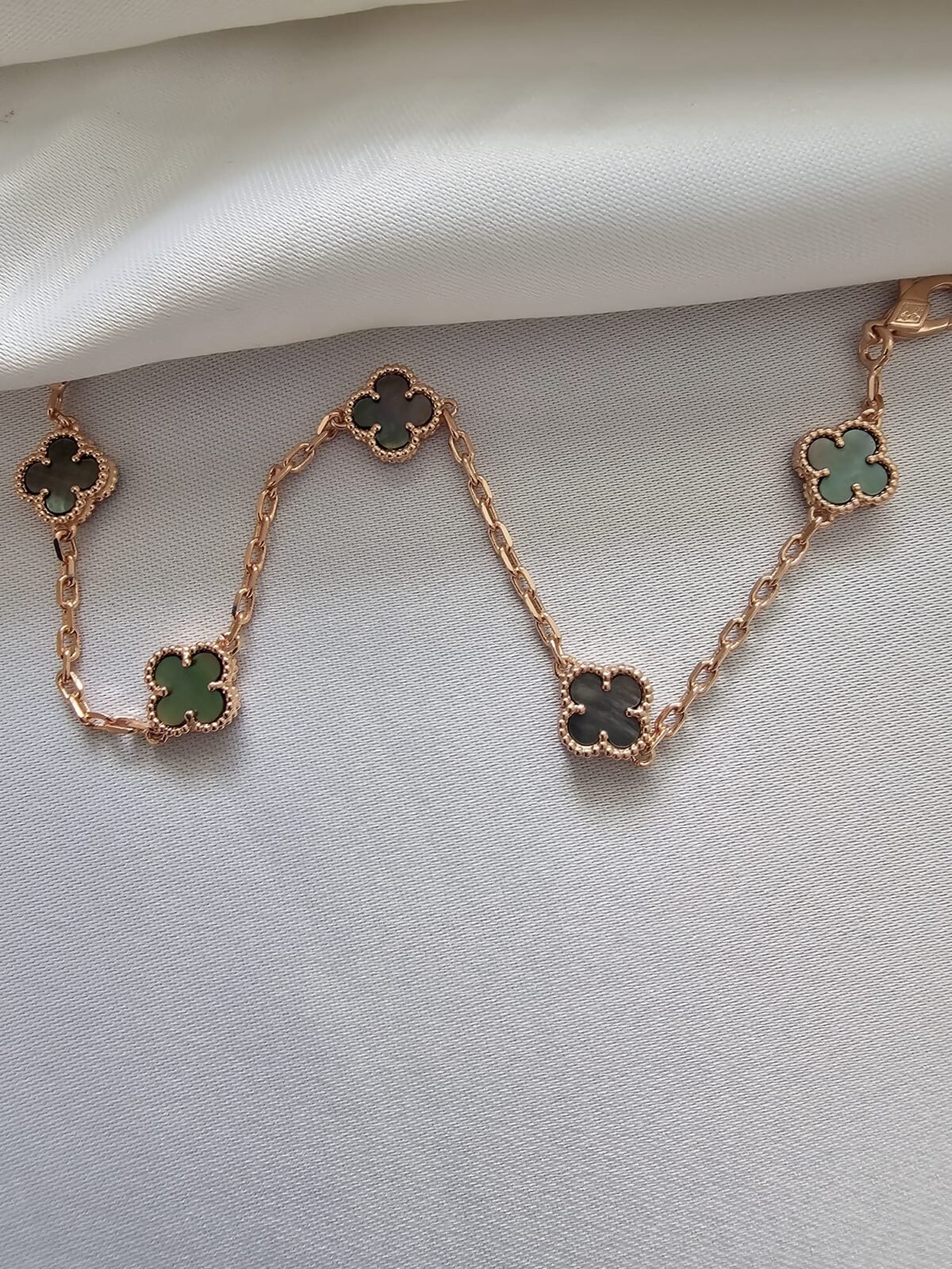 Van cleef modeli 5 yapraklı küçük yonca doğal taş sedef gri vca rose bileklik