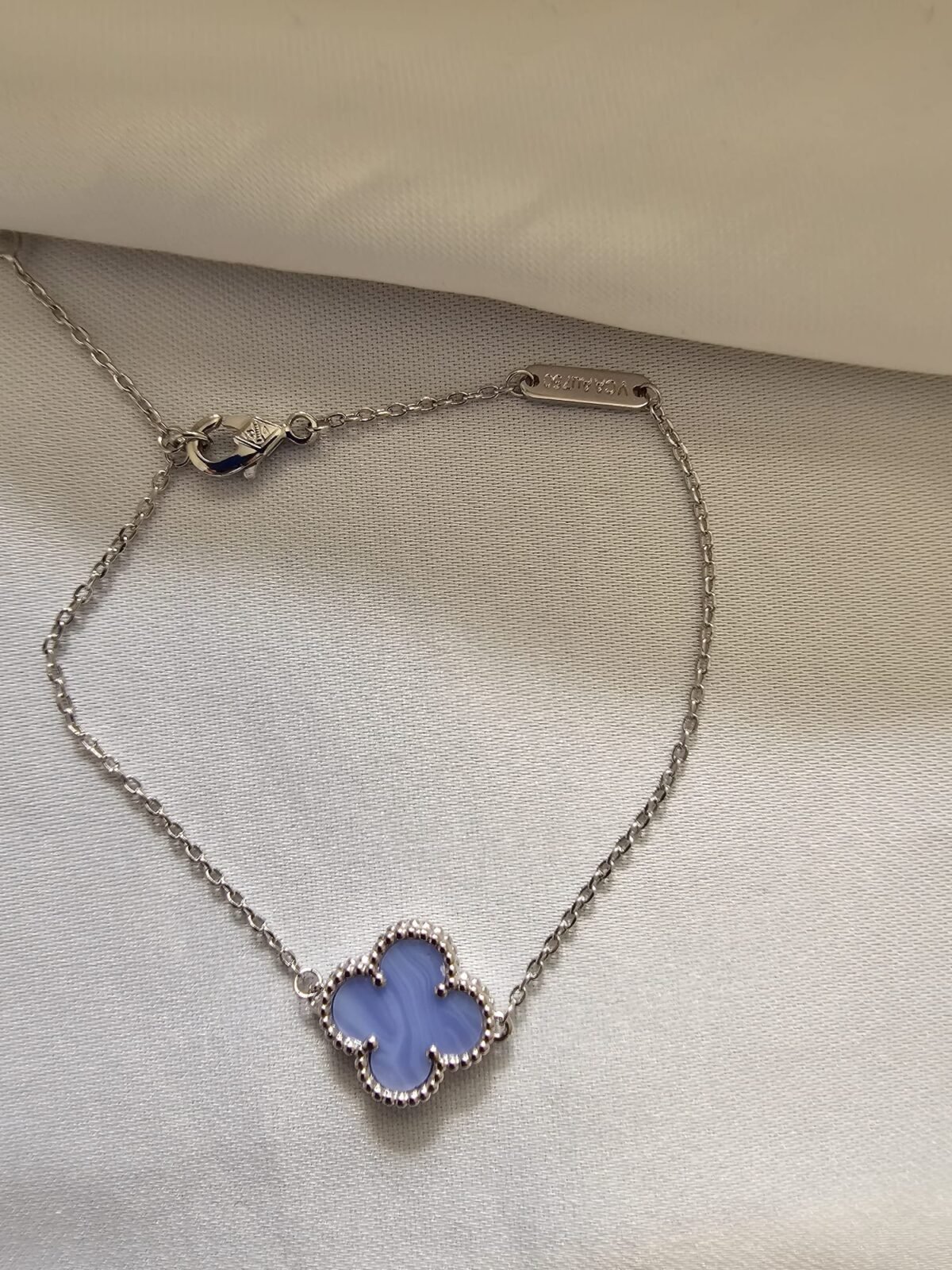 Van cleef modeli tek yapraklı büyük yonca doğal taş açık mavi vca gümüş bileklik