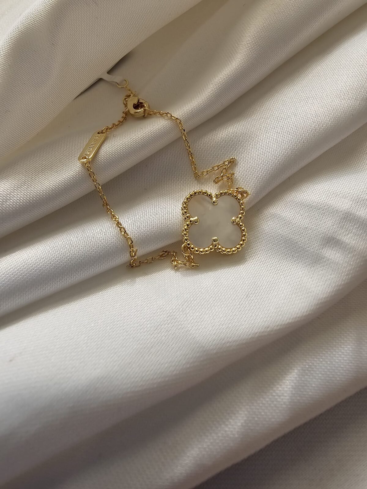 Van cleef modeli tek yapraklı büyük yonca doğal taş sedef beyaz vca gold bileklik