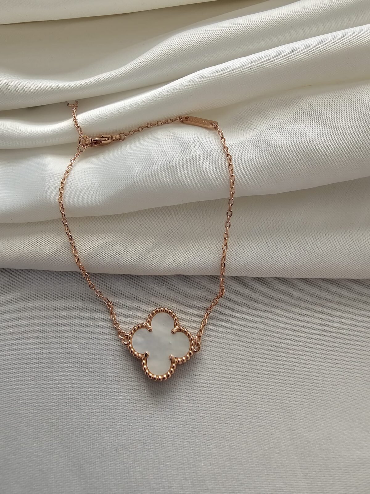 Van cleef modeli tek yapraklı büyük yonca doğal taş sedef beyaz vca rose bileklik