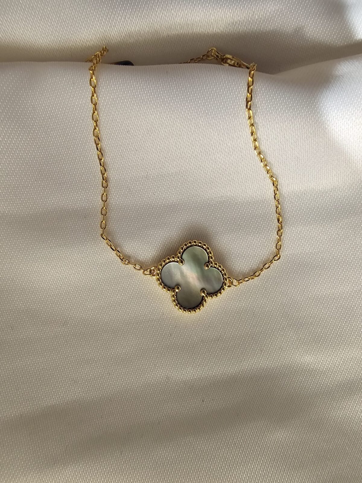 Van cleef modeli tek yapraklı büyük yonca doğal taş sedef gri vca gold bileklik