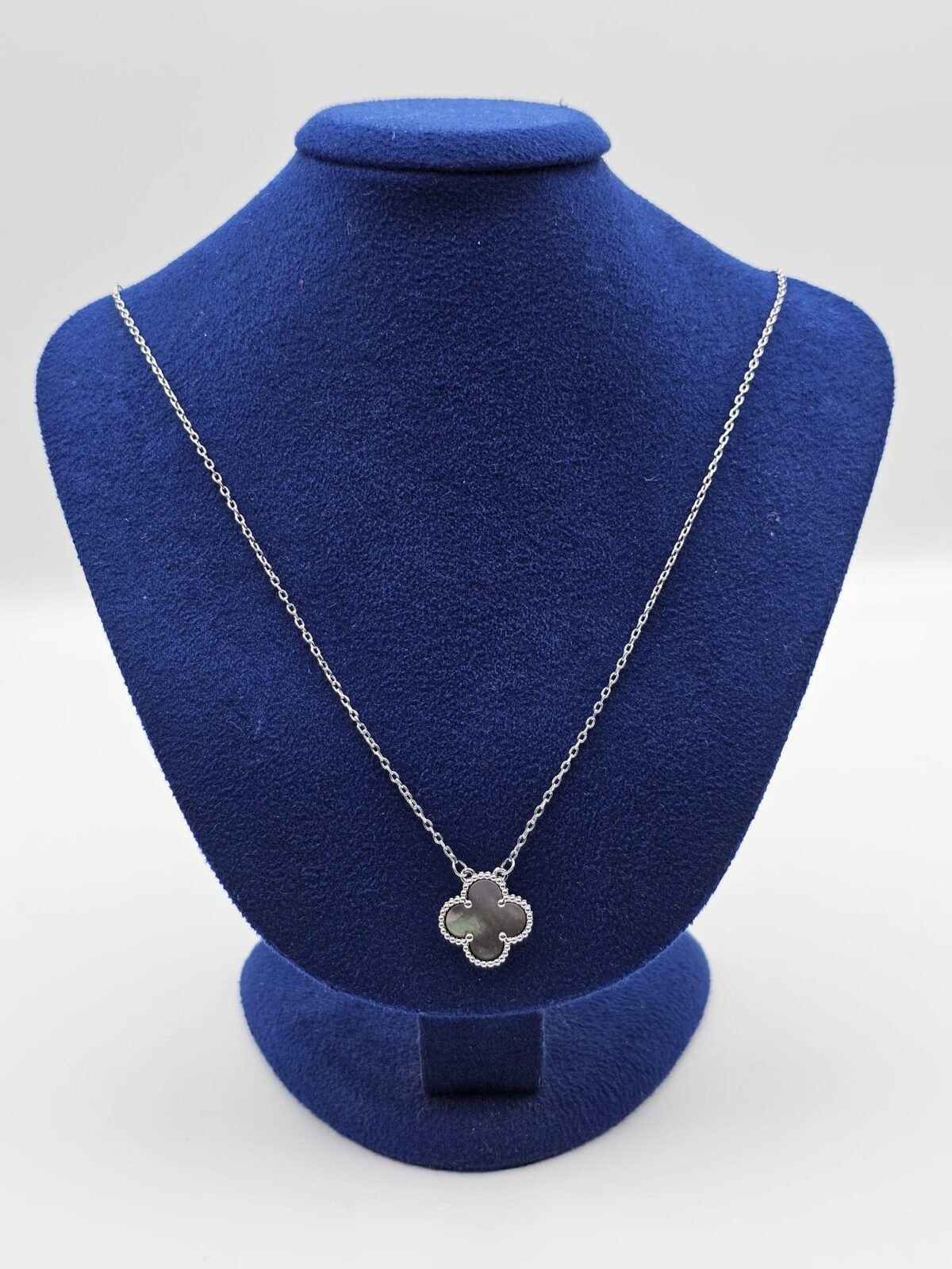 Van cleef modeli tek yapraklı büyük yonca doğal taş sedef gri vca gümüş kolye