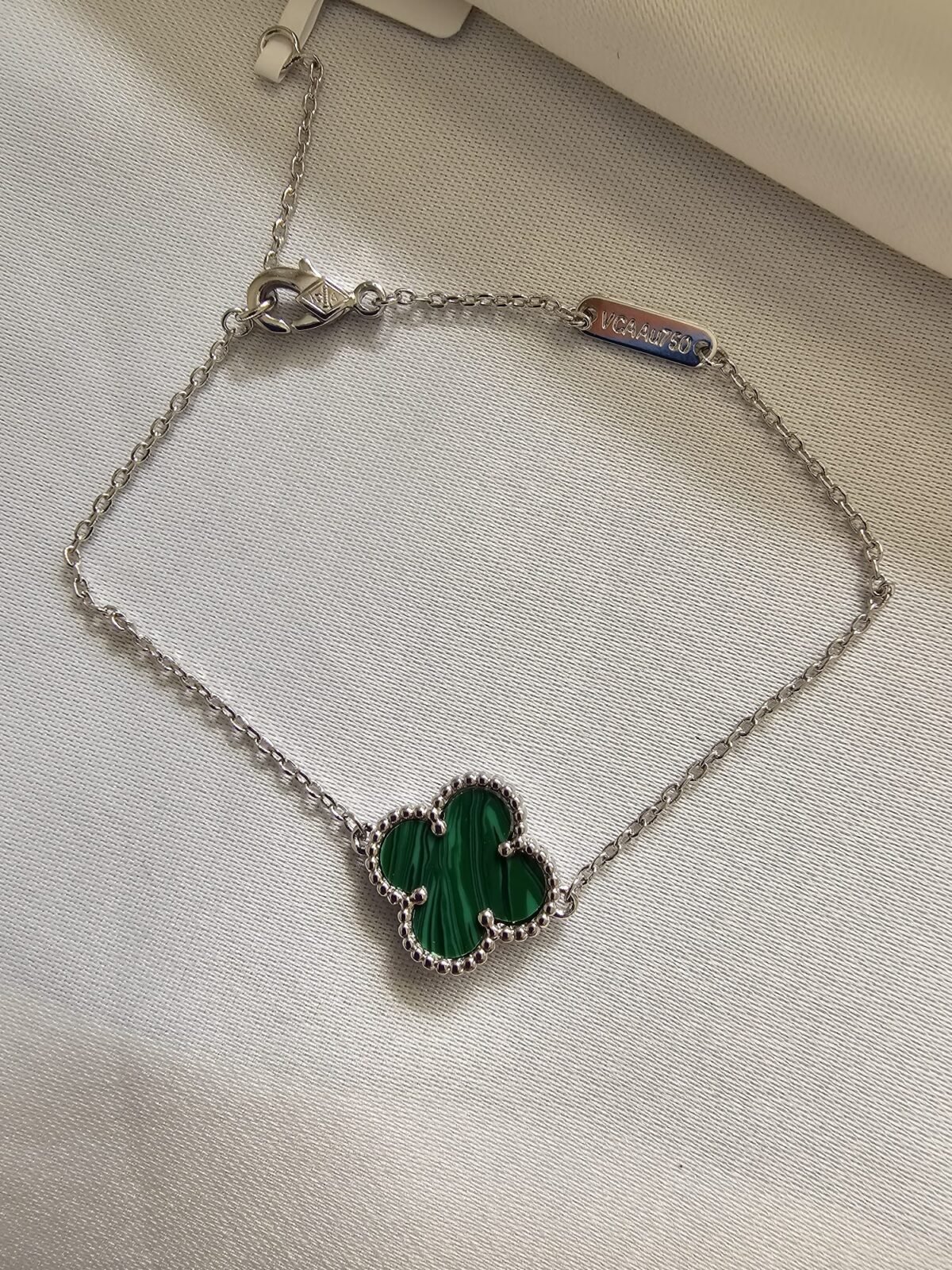 Van cleef modeli tek yapraklı büyük yonca doğal taş zümrüt yeşili vca gümüş bileklik
