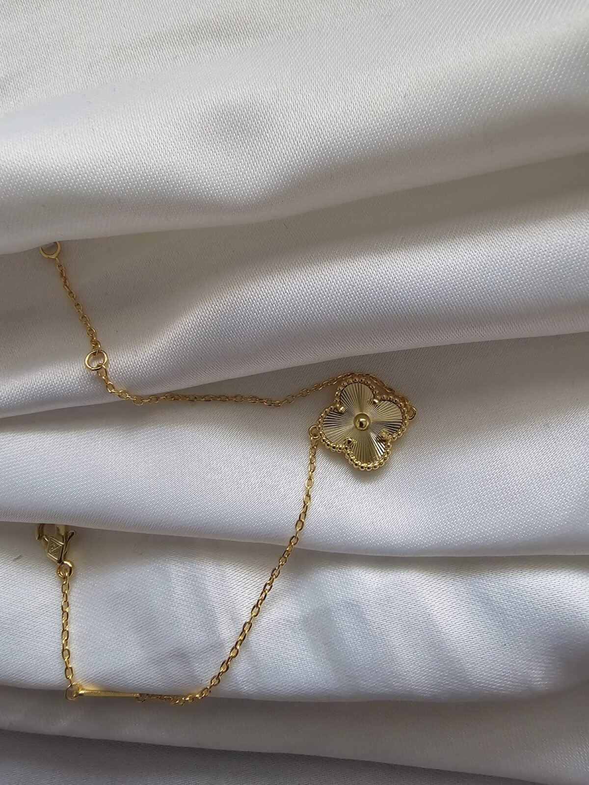 Van cleef modeli tek yapraklı büyük yonca düz vca gold bileklik