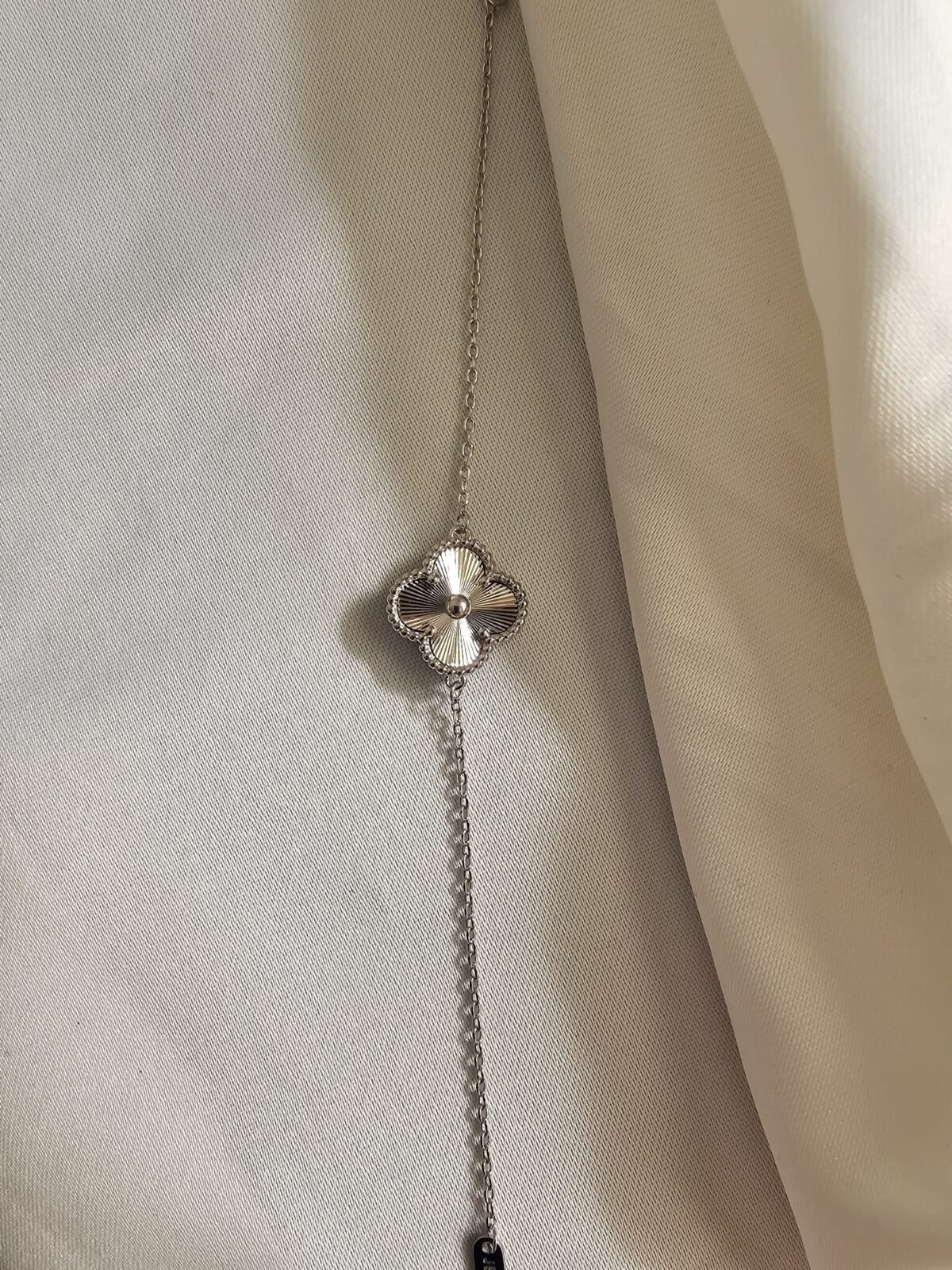 Van cleef modeli tek yapraklı büyük yonca düz vca gümüş bileklik
