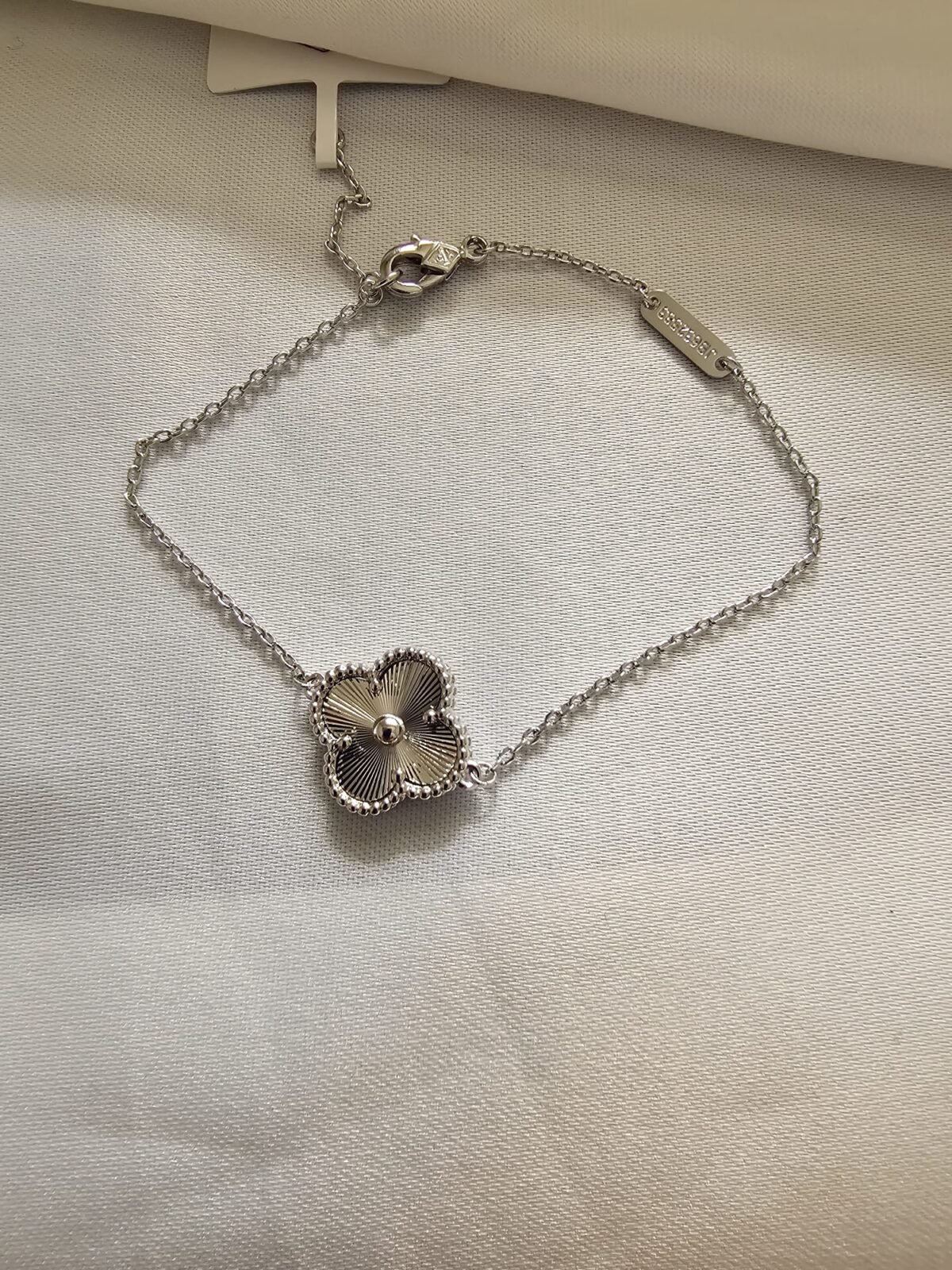 Van cleef modeli tek yapraklı büyük yonca düz vca gümüş bileklik