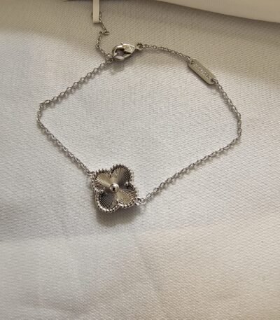 Van cleef modeli tek yapraklı büyük yonca düz vca gümüş bileklik
