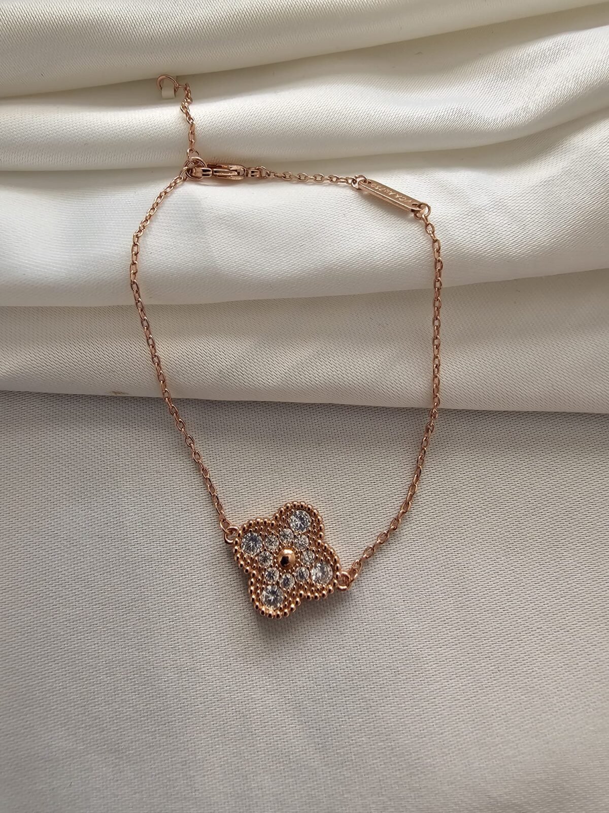 Van cleef modeli tek yapraklı büyük yonca taşlı vca rose bileklik