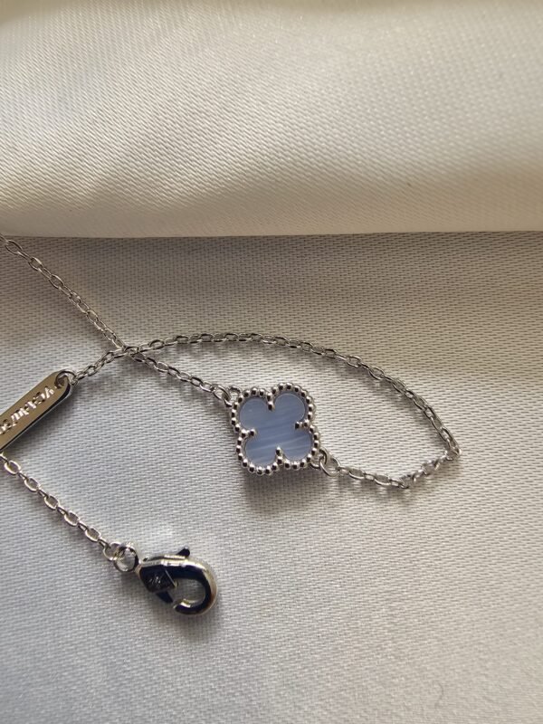 Van cleef modeli tek yapraklı küçük yonca doğal taş açık mavi vca gümüş bileklik