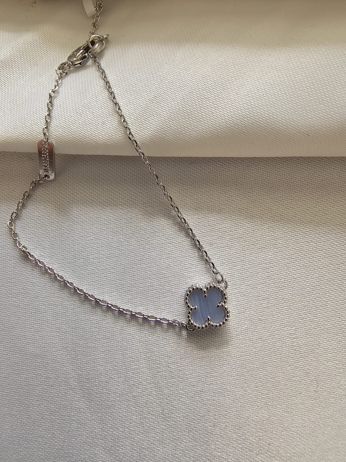 Van cleef modeli tek yapraklı küçük yonca doğal taş açık mavi vca gümüş bileklik