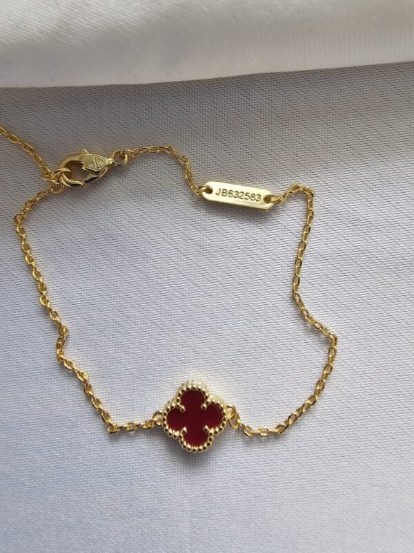Van cleef modeli tek yapraklı küçük yonca doğal taş kırmızı vca gold bileklik