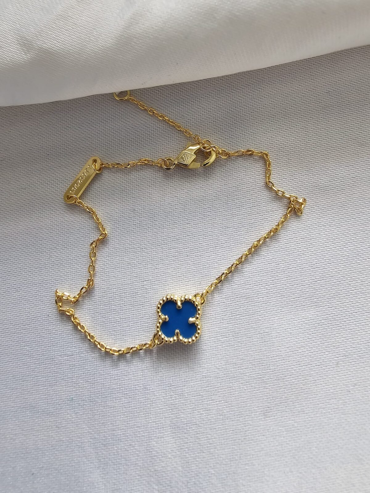 Van cleef modeli tek yapraklı küçük yonca doğal taş mavi vca gold bileklik