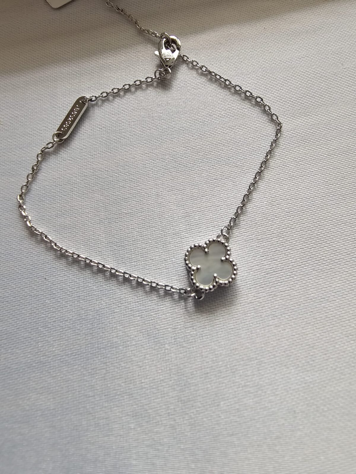 Van cleef modeli tek yapraklı küçük yonca doğal taş sedef beyaz vca gümüş bileklik