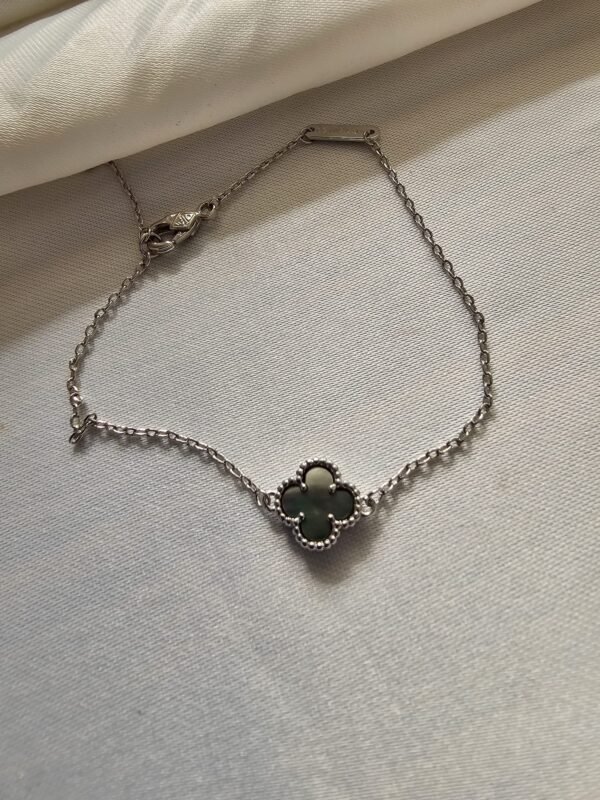 Van cleef modeli tek yapraklı küçük yonca doğal taş sedef gri vca gümüş bileklik