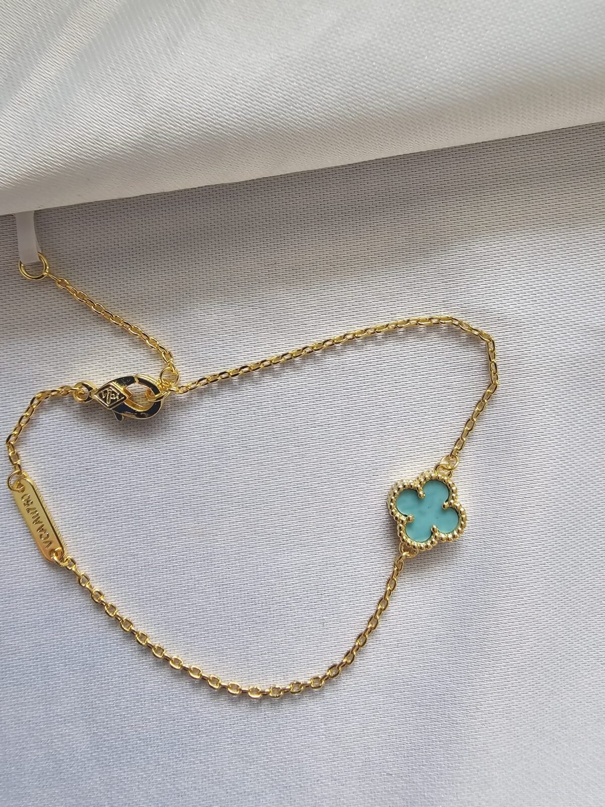 Van cleef modeli tek yapraklı küçük yonca doğal taş turkuaz vca gold bileklik