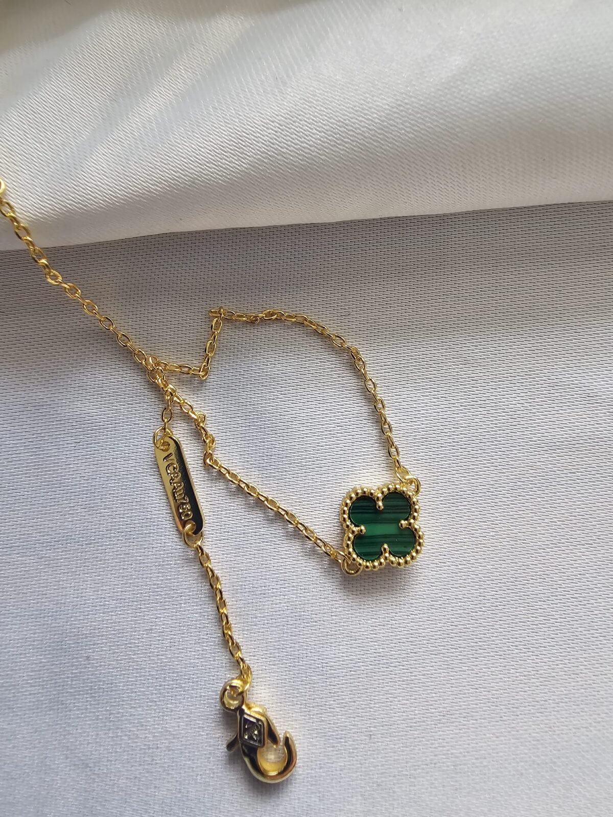 Van cleef modeli tek yapraklı küçük yonca doğal taş zümrüt yeşili vca gold bileklik