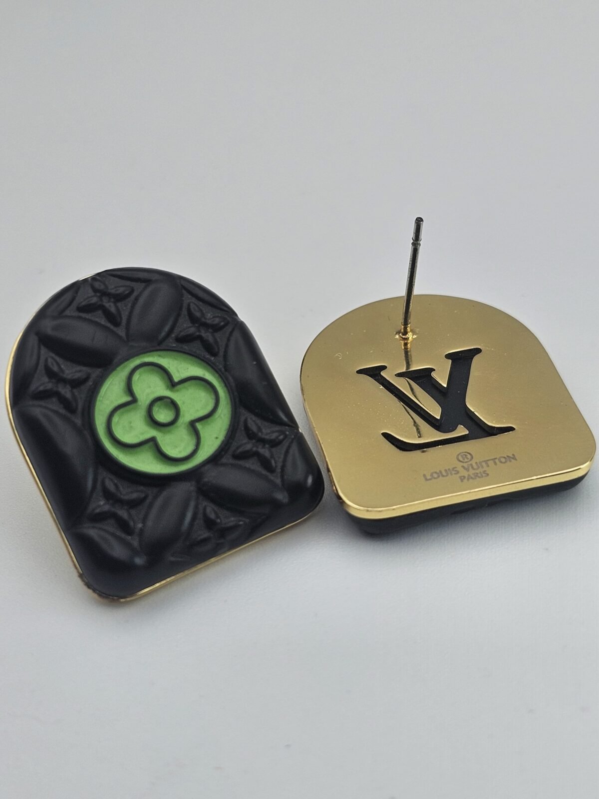 louis vuitton modeli kare siyah-yeşil gold lv küpe