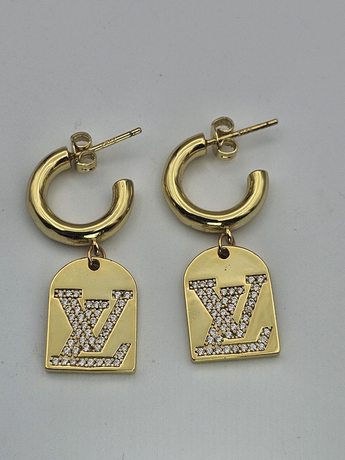 louis vuitton modeli taşlı gold altın lv küpe
