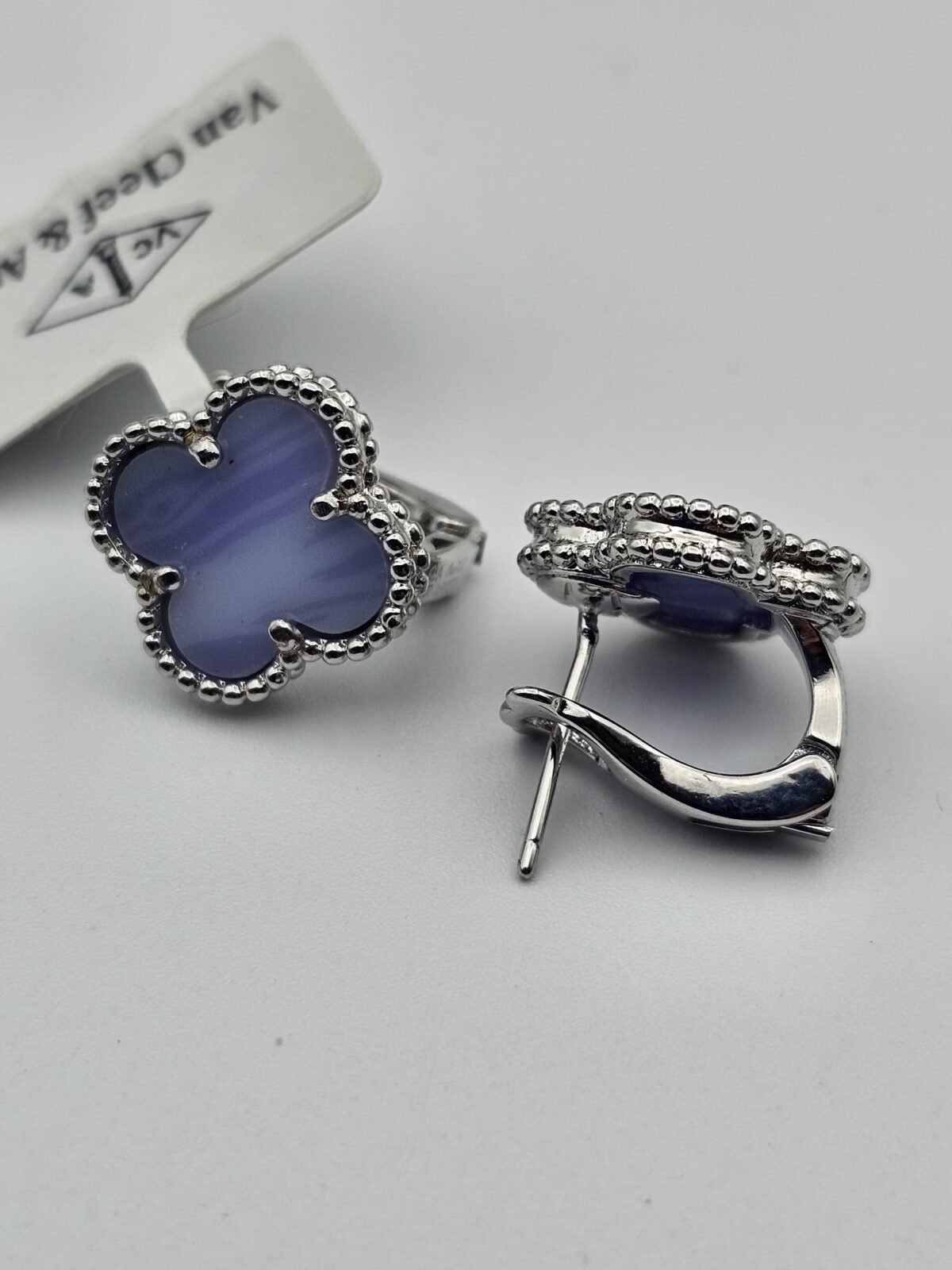 van cleef modeli büyük yonca doğal taş açık mavi gümüş omega vca küpe