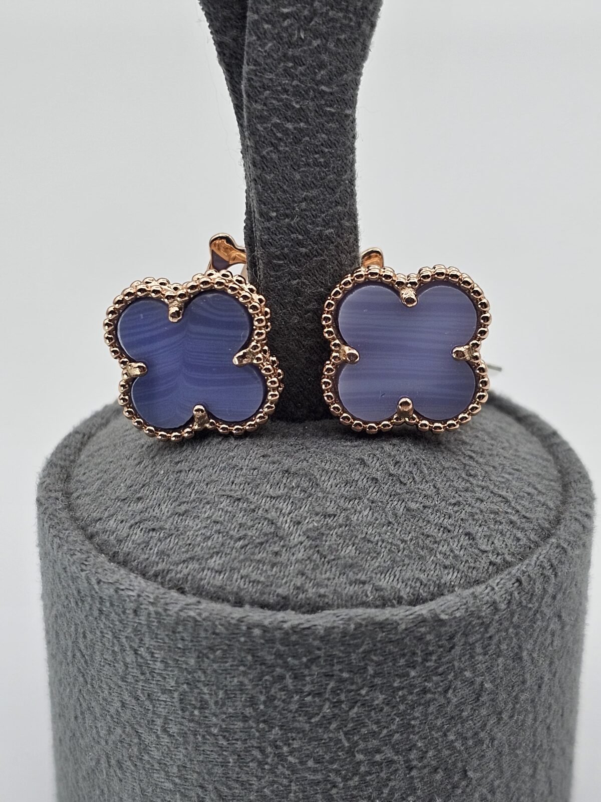 van cleef modeli büyük yonca doğal taş açık mavi rose omega vca küpe