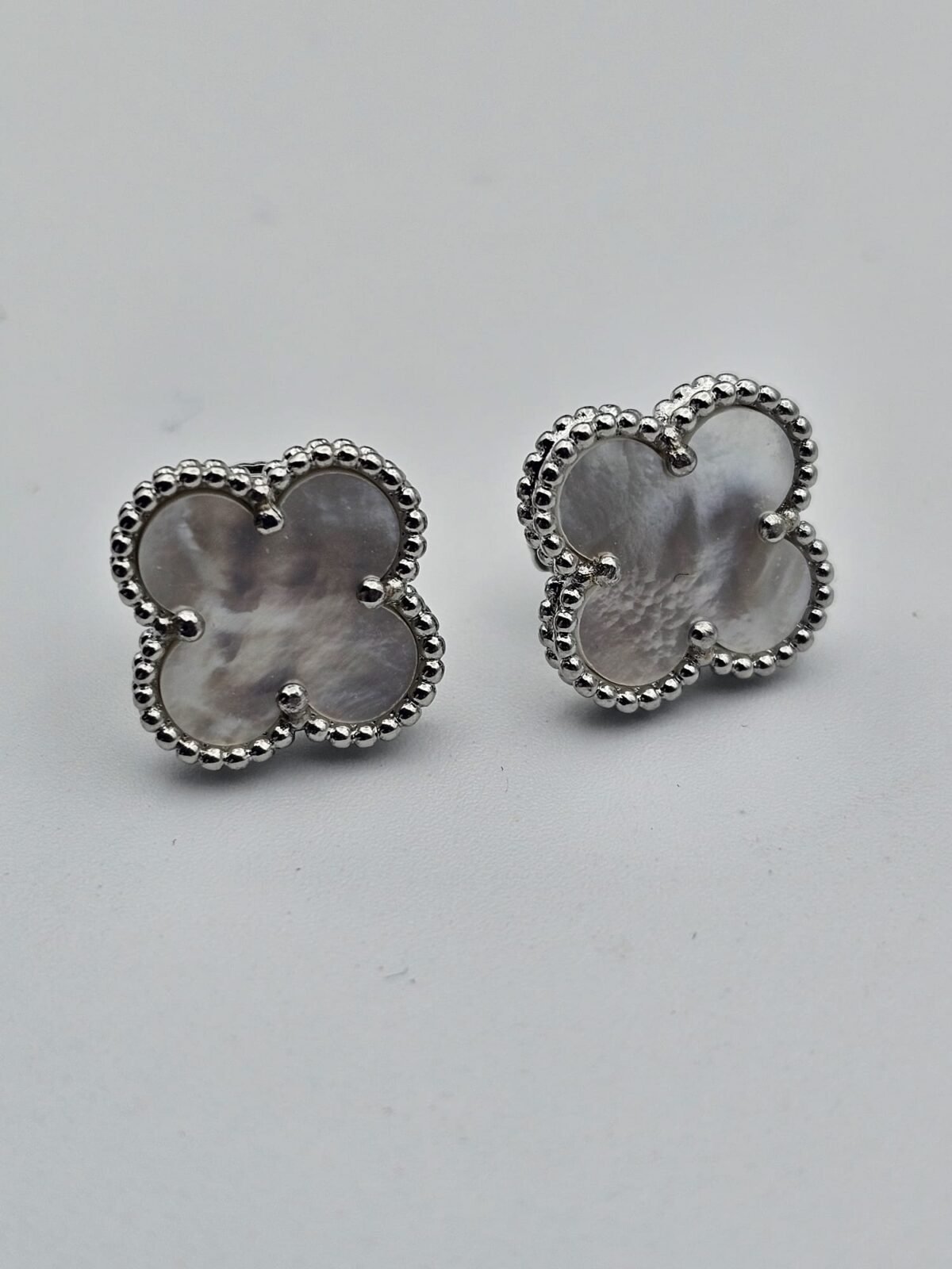 van cleef modeli büyük yonca doğal taş sedef beyaz gümüş vca küpe