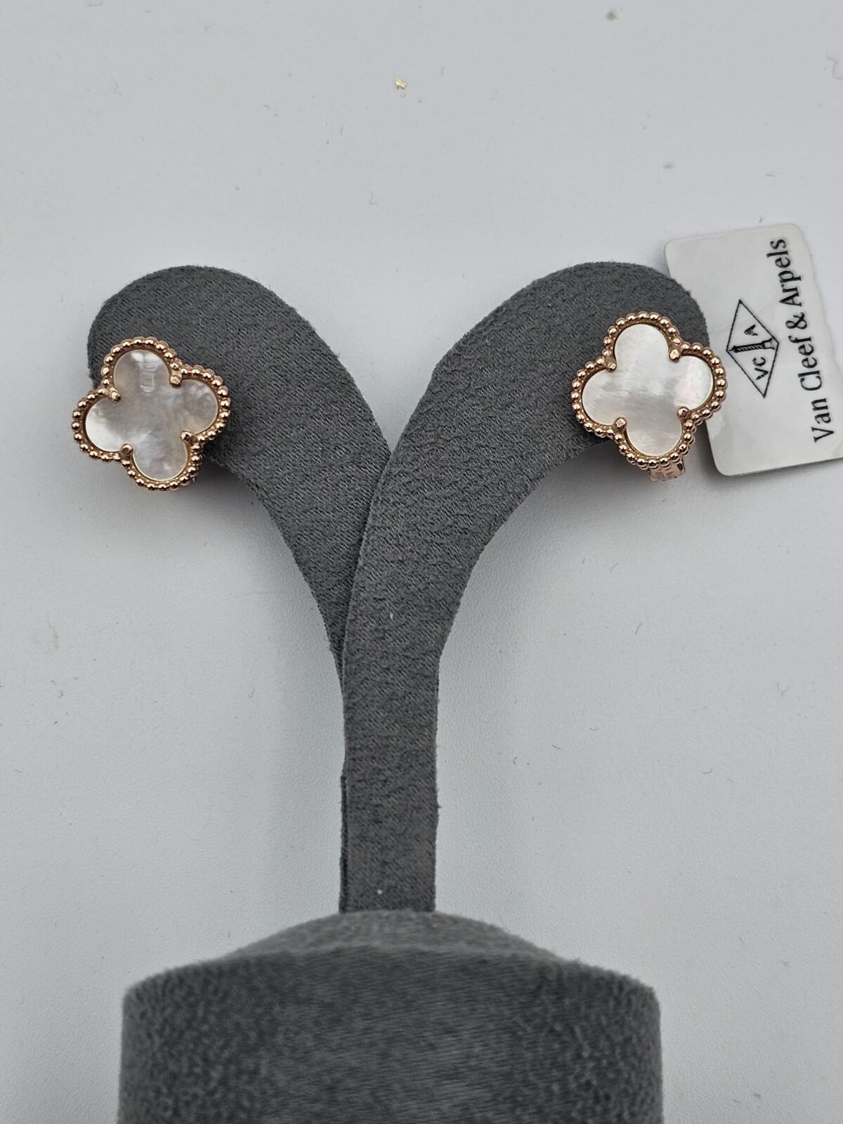 van cleef modeli büyük yonca doğal taş sedef beyaz rose omega vca küpe