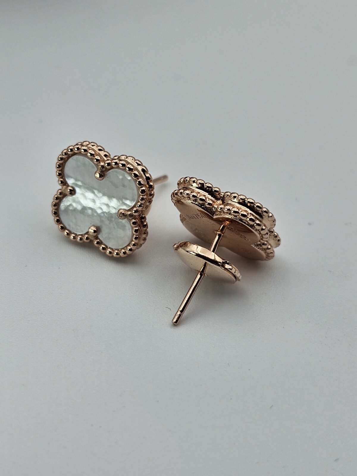 van cleef modeli büyük yonca doğal taş sedef beyaz rose vca küpe