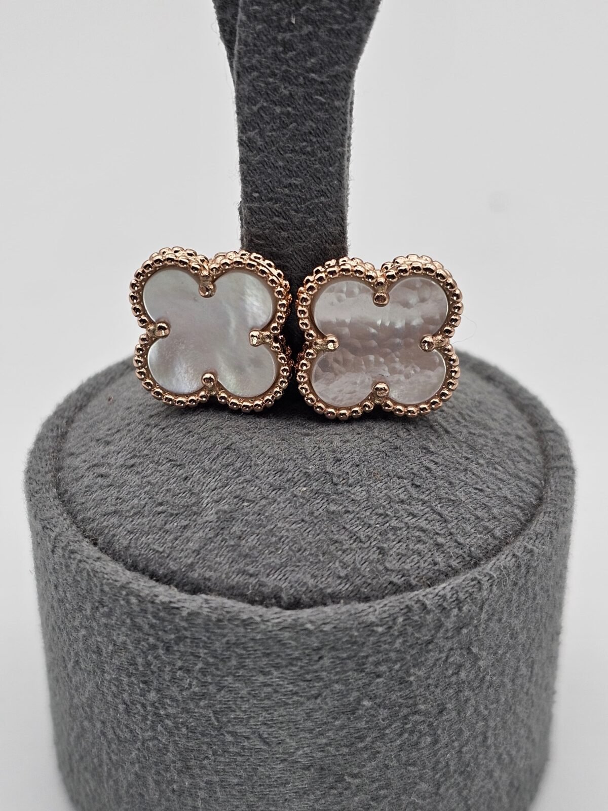 van cleef modeli büyük yonca doğal taş sedef beyaz rose vca küpe
