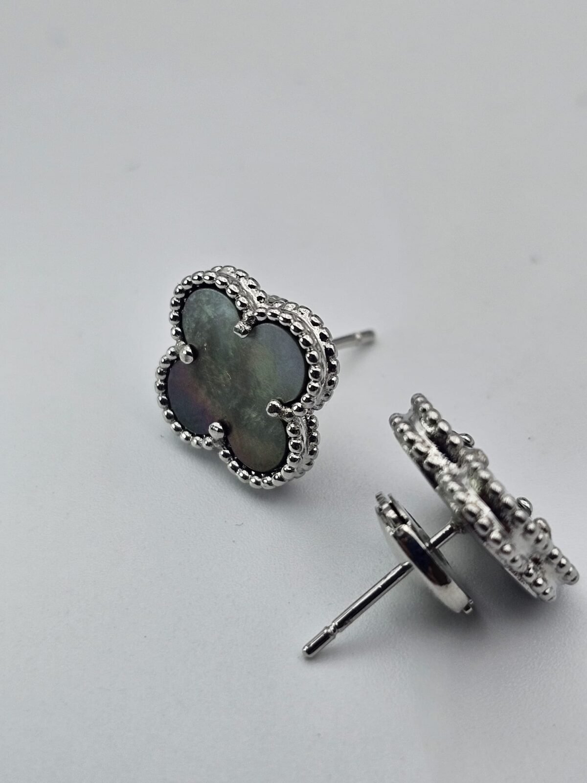 van cleef modeli büyük yonca doğal taş sedef gri gümüş vca küpe