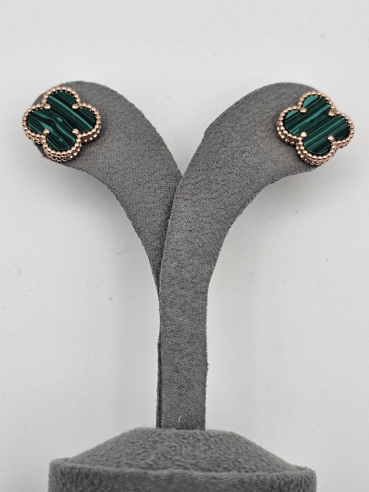 van cleef modeli büyük yonca doğal taş zümrüt yeşili rose vca küpe