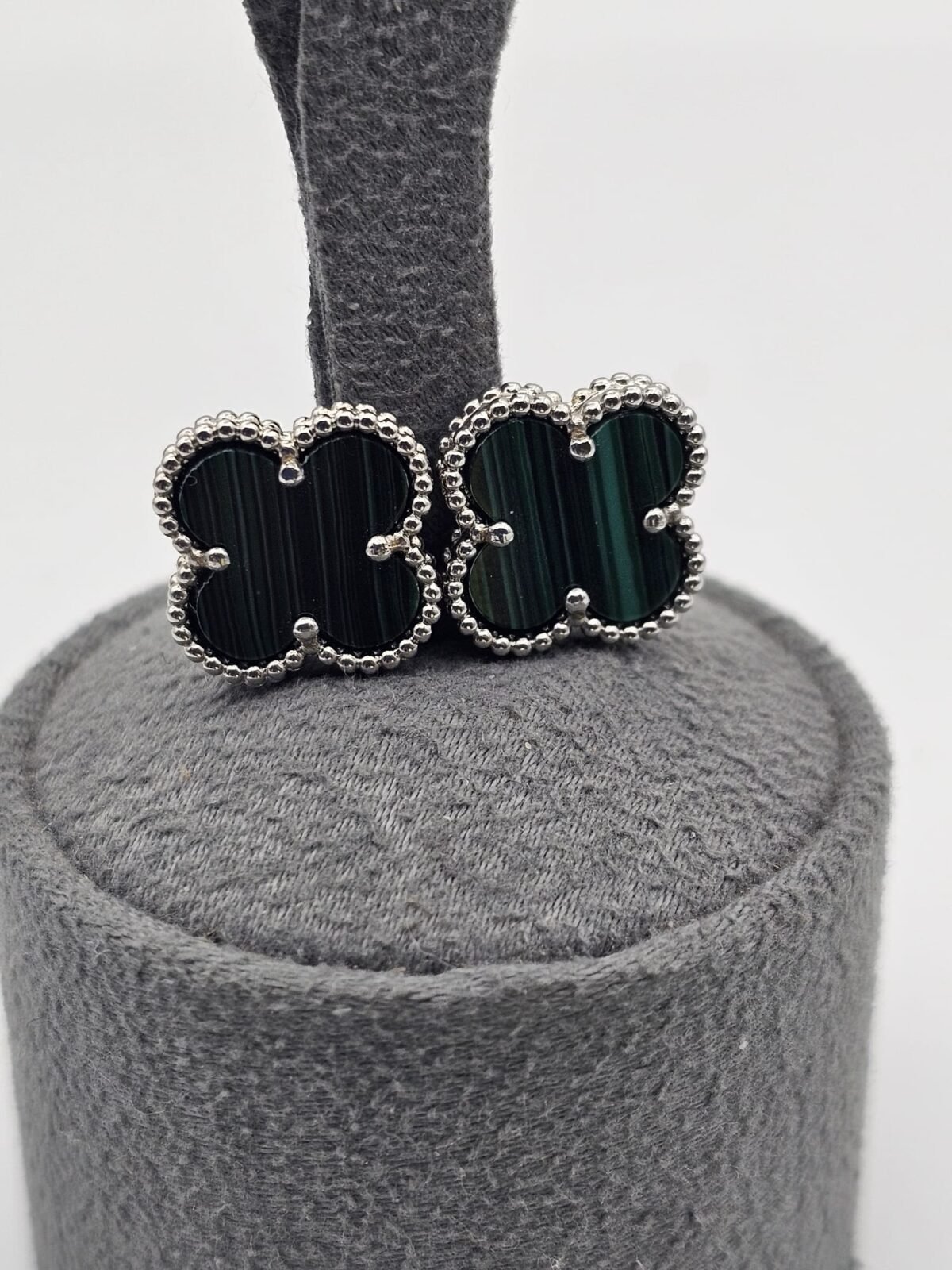 van cleef modeli büyük yonca doğal taş zümrüt yeşili gümüş vca küpe