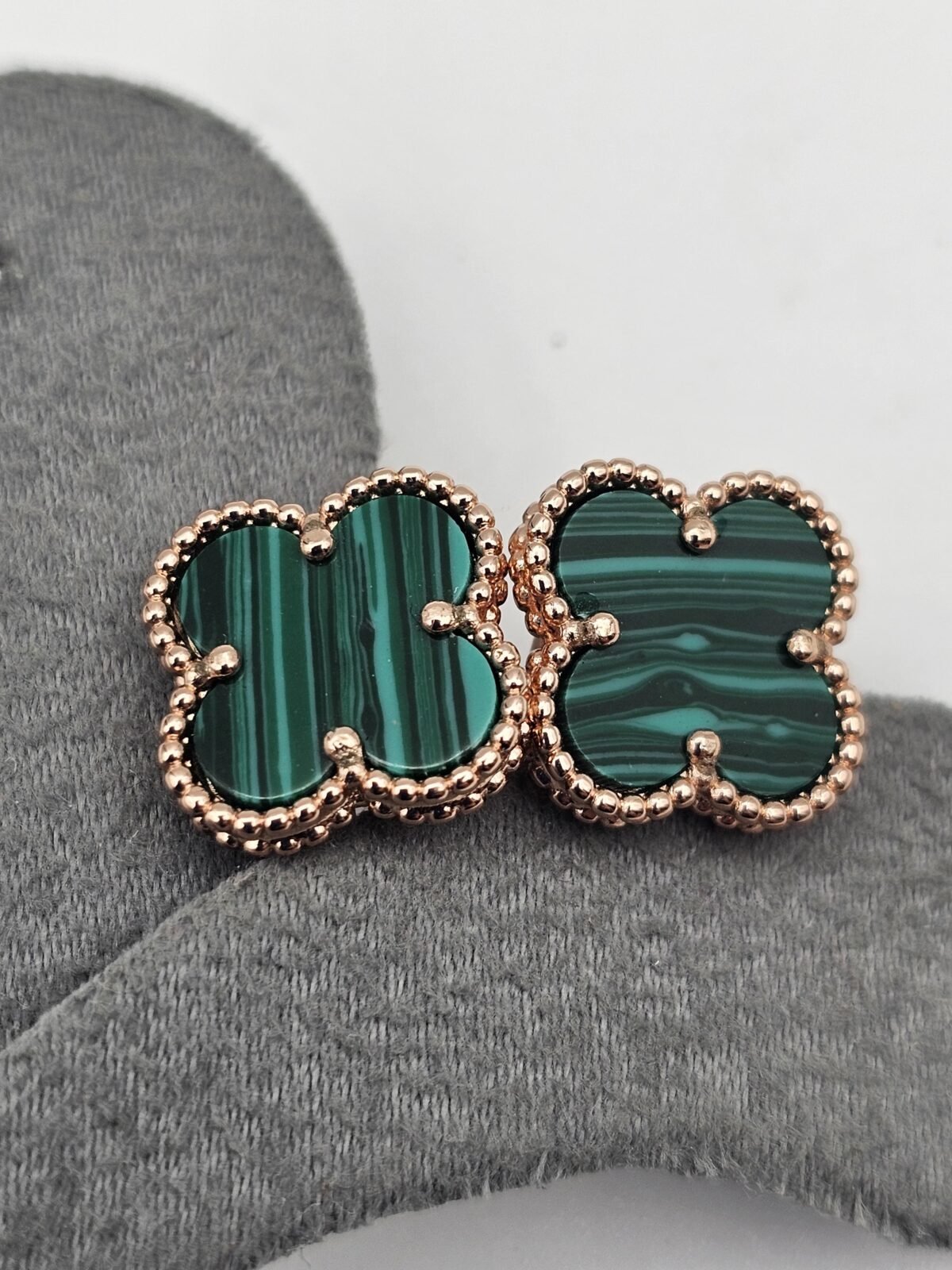 van cleef modeli büyük yonca doğal taş zümrüt yeşili rose vca küpe