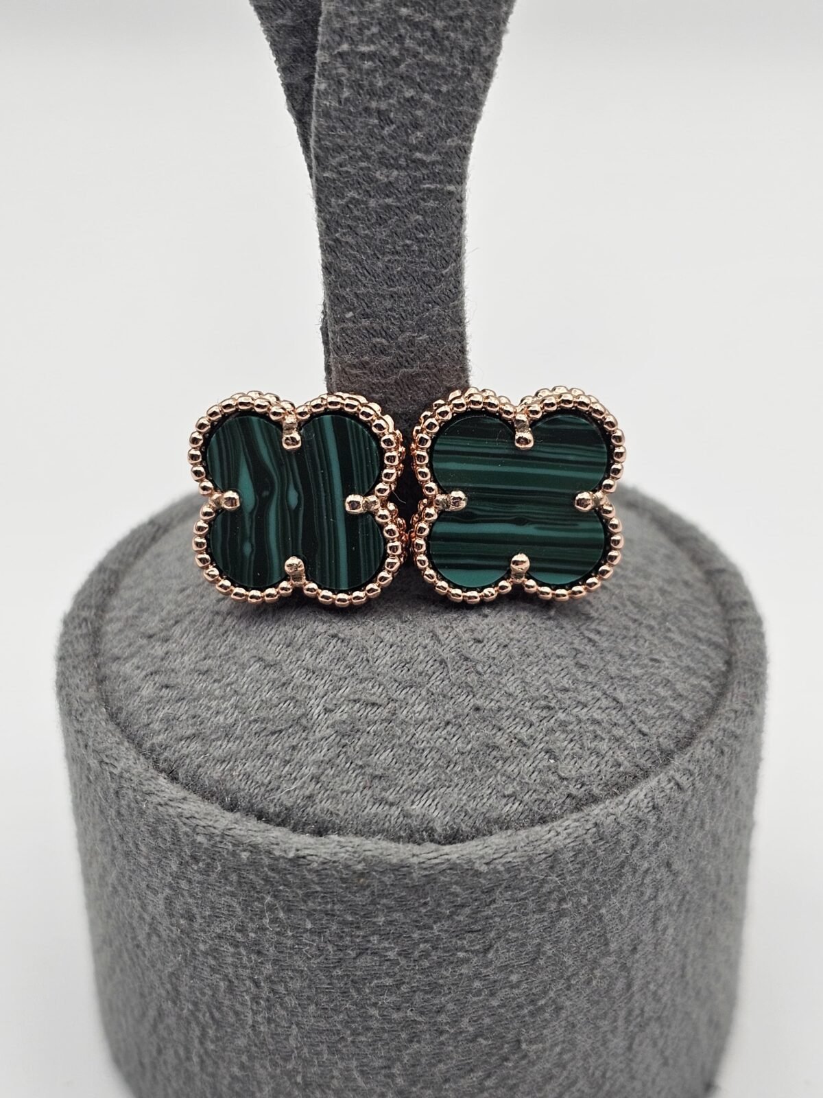 van cleef modeli büyük yonca doğal taş zümrüt yeşili rose vca küpe