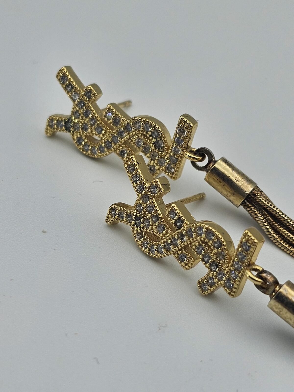 yves saint laurent modeli gold altın taşlı zincirli ysl küpe
