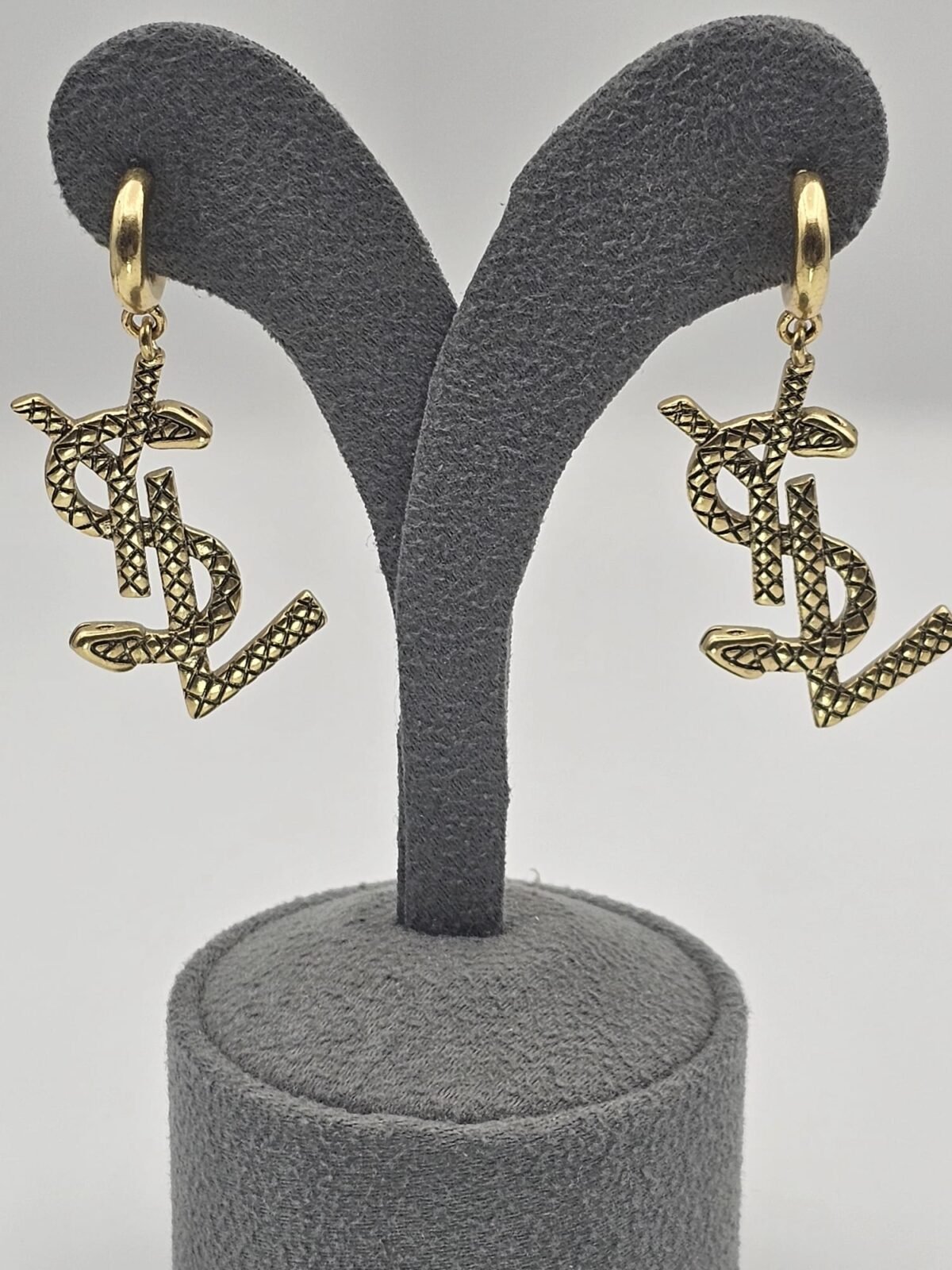 yves saint laurent modeli gold altın yılan desenli ysl küpe
