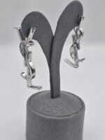 yves saint laurent modeli gümüş ysl küpe